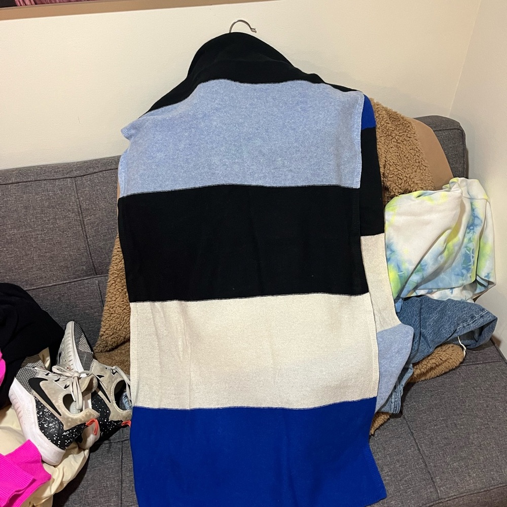 Cozy cashmere scarf! Never worn before